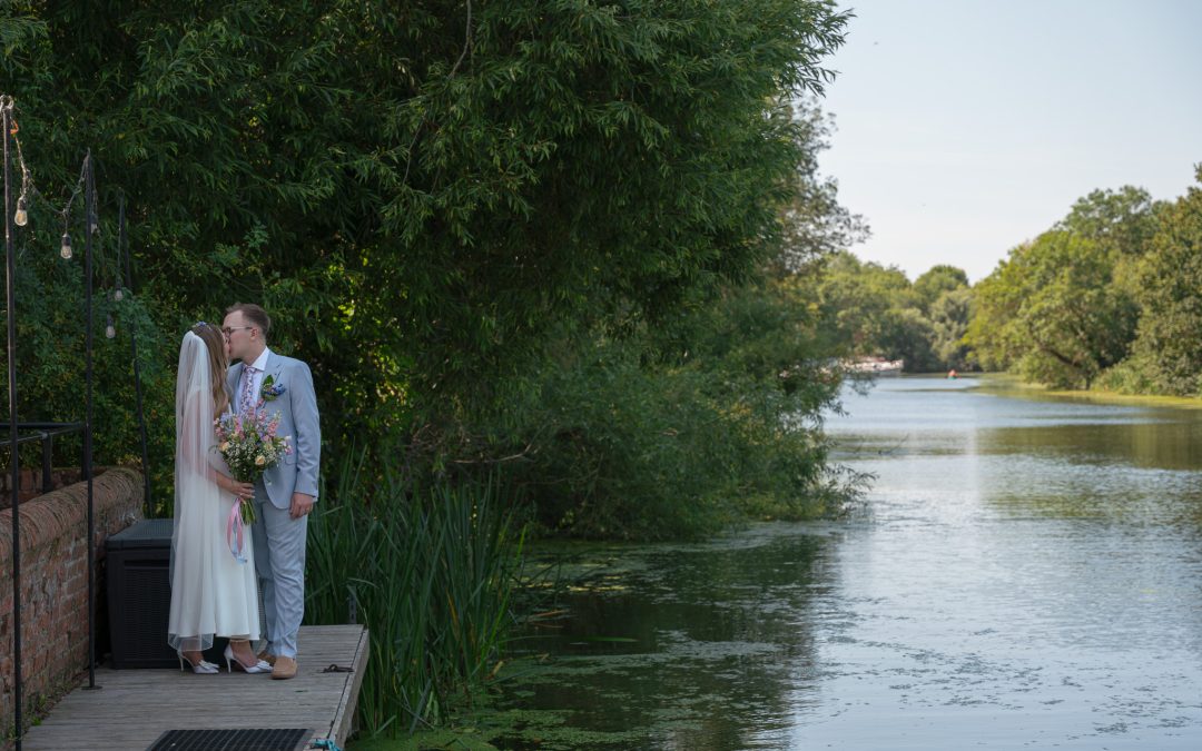 Klaudia & Michael’s Vintage Glam & Riverside Romance at The Kingfisher, Bedford