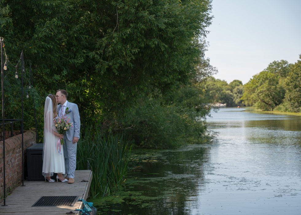 Riverside wedding at The Kingfisher, Bedford